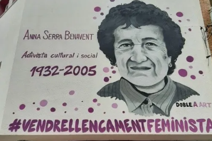 Un mural recuerda a la activista Anna Serra.