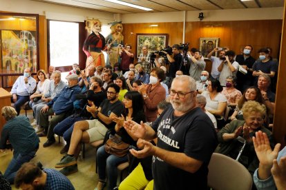 El salón de plenos de Altafulla se llenó mucho antes del inicio de la sesión, programada a las 12 horas.