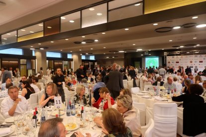 Varios momentos de la velada por la ELA de Cambrils.