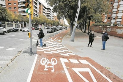 Nueva capa de pintura después de tapar los agujeros. PERE FERRÉ