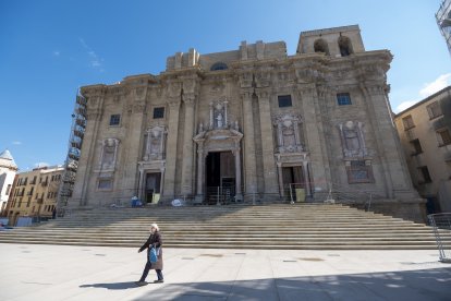 La façana de la catedral, ja restaurada.