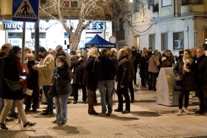 Prop d’un centenar de persones es van apropar a veure-ho.