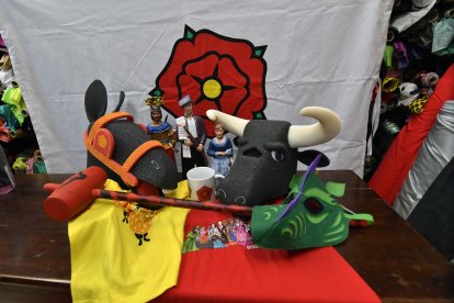 Les samarretes i les figures de goma, el que més ven El Barato.