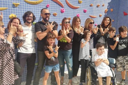 Petruska con miembris de Got Talent y amigos de Sant Joan de Déu.