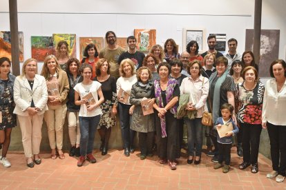 Imatge de gairebé tots els il·lustradors i autores que han participat en ‘Contes de Vilaencanteri’.