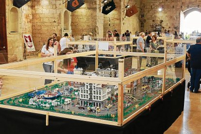 Al claustre de Sant Francesc hi ha una desena de diorames de Lego de totes les temàtiques. Avui es podrà visitar fins la tarda.