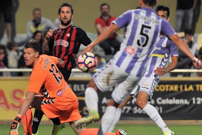 Miramón, de cara, durante un partido con el Reus.