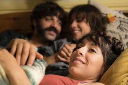 David Verdaguer, Natàlia Tena i Oona Chaplin (primer pla), en una escena del film