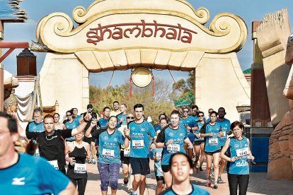 La carrera transcurrió junto a atracciones emblemáticas como Shambhala.