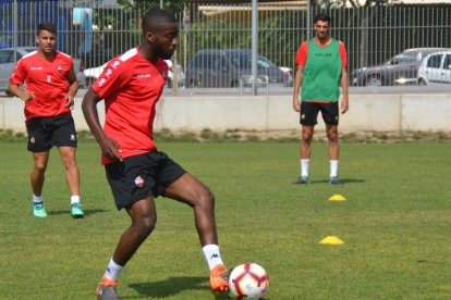 Moore, durante su primer entrenamiento con el CF Reus.