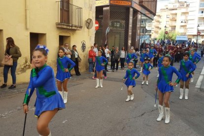 Las majorettes en una de sus desfiles.