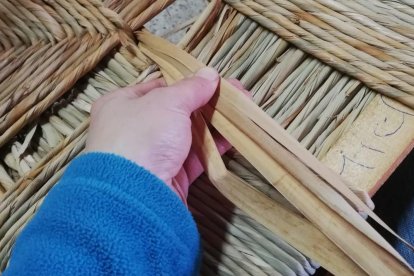 Aprendre a fer cistells, paneres o ornaments nadalencs a Vimbodí i Poblet