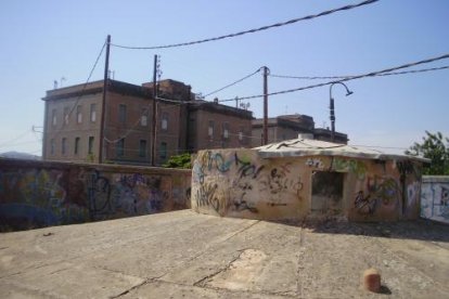 El depósito está en mal estado.