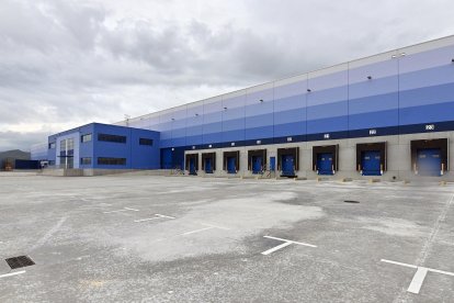 Muelles de carga en el complejo logístico G-Park Valls, en el polígono industrial de Valls.