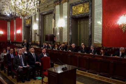 Inici del judici al Procés en el Tribunal Suprem amb els acusats a la banqueta. EMILIO NARANJO (EFE)