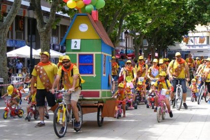 Las carrozas son un elemento singular de la fiesta.