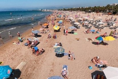 La webcamp servirá para conocer el aforo de las playas de Salou.