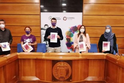 Representantes de diferentes partidos que apoyan el protocolo.