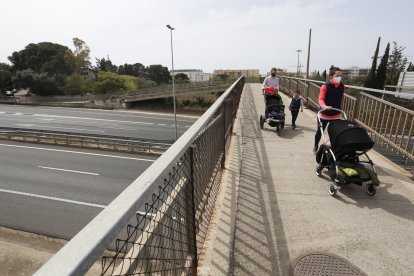 El carril bici pasará por encima del puente de la autovía.
