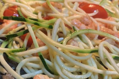 Espaguetis de calabacín con gambas