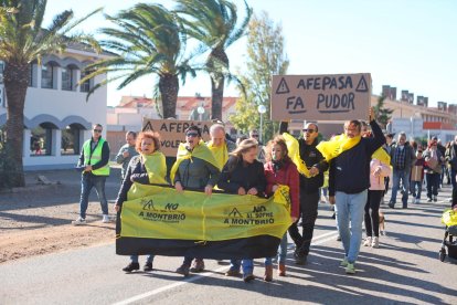 Los manifestantes, avanzando por la avenida de Sant Jordi.
