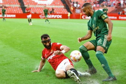 El Nàstic gana al Murcia (3-2) y Agné salva el cuello