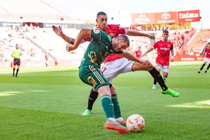 El Nàstic gana al Murcia (3-2) y Agné salva el cuello