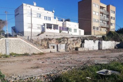 El solar que ha quedado tras el derribo del taller de electrificación de Sant Vicenç.