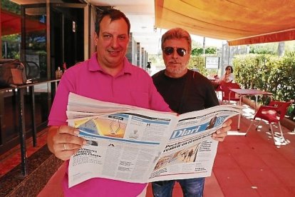Bar restaurante Brúixola. C/ Brúixola 1, Cambrils. En este bar restaurante se puede degustar deliciosas tapas y comidas mediterráneas. David y Nicole han sido padres en pleno confinamiento, ahora afrontan una nueva etapa entusiasmados.