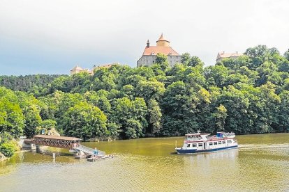El castillo Veverí está ubicado a las afueras de Brno.