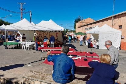 La plaça de les Orenetes acull també una mostra d’artesania.
