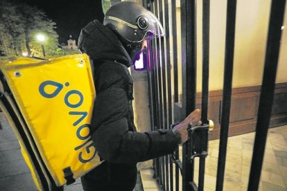 Llegada y entrega. El clima y la distancia influyen en lo que cobran.