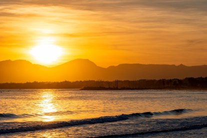Atardecer en la Serra de Llaberia vista desde Salou.