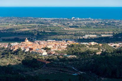 Vista de Mont-roig del Camp y la Costa Daurada.