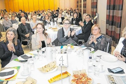 De izquierda a derecha, el concejal de Jesús Pere Panisello, la concejal de Vila-seca Manuela Moya; la concejal de El Vendrell Luz Ramírez, la concejal de Reus Teresa Pallarès, la concejal de Valls Rosa M. Rovira, la concejal de Amposta Susanna Sancho y el edil de la misma localidad, Ramon Bel.