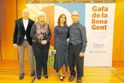 Los dos ciclistas de Tarragona que peregrinaron a Santiago para recaudar fondos para AFANOC y para promocionar la imagen de Tarragona: Ricardo Mandra y su esposa (Silvia Noya) y Josep Garcia, con su mujer (Laura Amezcua).