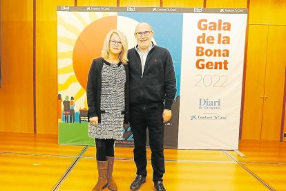 La tarraconense Èlia Gulli fue elegida mejor jugadora de fútbol sala de Catalunya por su decisiva participación en el ascenso de su equipo. Èlia no pudo acudir a la gala por estar en Galicia pero sí vinieron sus padres, Nuria Martinez y Eladi.