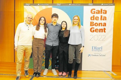 Leire Ugalde, Damià Colet y Carla Zaera son tres alumnos de la Socrates Educa International School de Salou que ganaron un premio estatal por un proyecto en defensa del medioambiente. En la