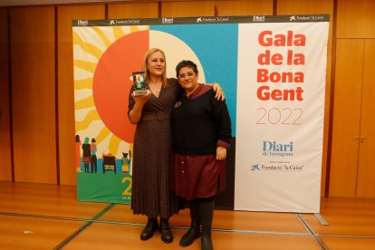 Helena Rubio, concejal de Calafell (derecha), con Glòria Grau, tercera a nivel individual.