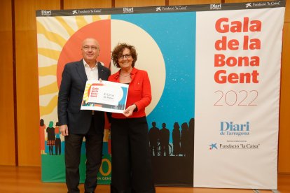 El alcalde de Reus, Carles Pellicer, con la presidenta de El Círcol, Patrícia Terradellas.