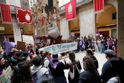 La marcha tomó el Pati Jaume I del Ayuntamiento.