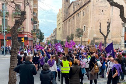 La manifestación del 8-M reúne a miles de mujeres en Tarragona