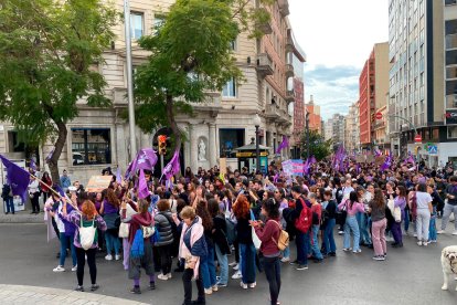 La manifestación del 8-M reúne a miles de mujeres en Tarragona