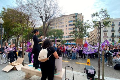 La manifestación, en la calle Colom esquina con la Rambla Nova.