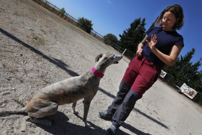 Fátima Ruiz en una de las clases de la escuela Takoda.