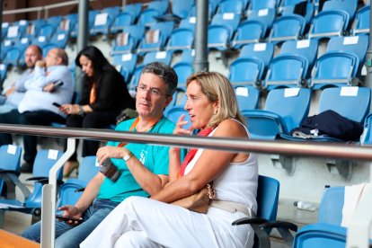 El alcalde de Vilafranca del Penedès, Francisco Romero (PSC), y la alcaldesa de Valls, Dolors Farré (Junts), charlan en la recta final del Concurs.