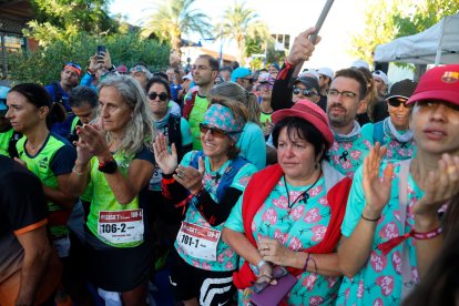 Los participantes se mostraron muy emocionados en la salida de la carrera.