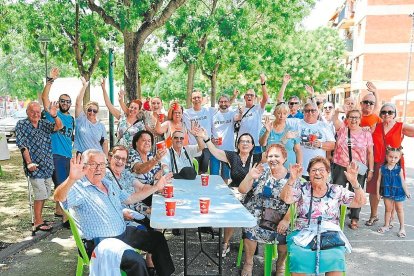 Comida de los vecinos y vecinas del barrio de Riu Clar.