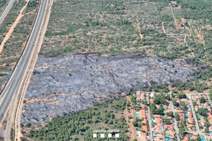 El fuego ha pasado muy cerca de algunas casas.
