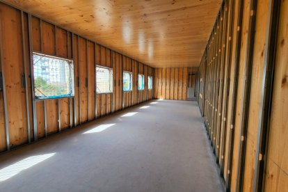 Los cierres de madera de las estructuras vertical y horizontal ya están terminados.